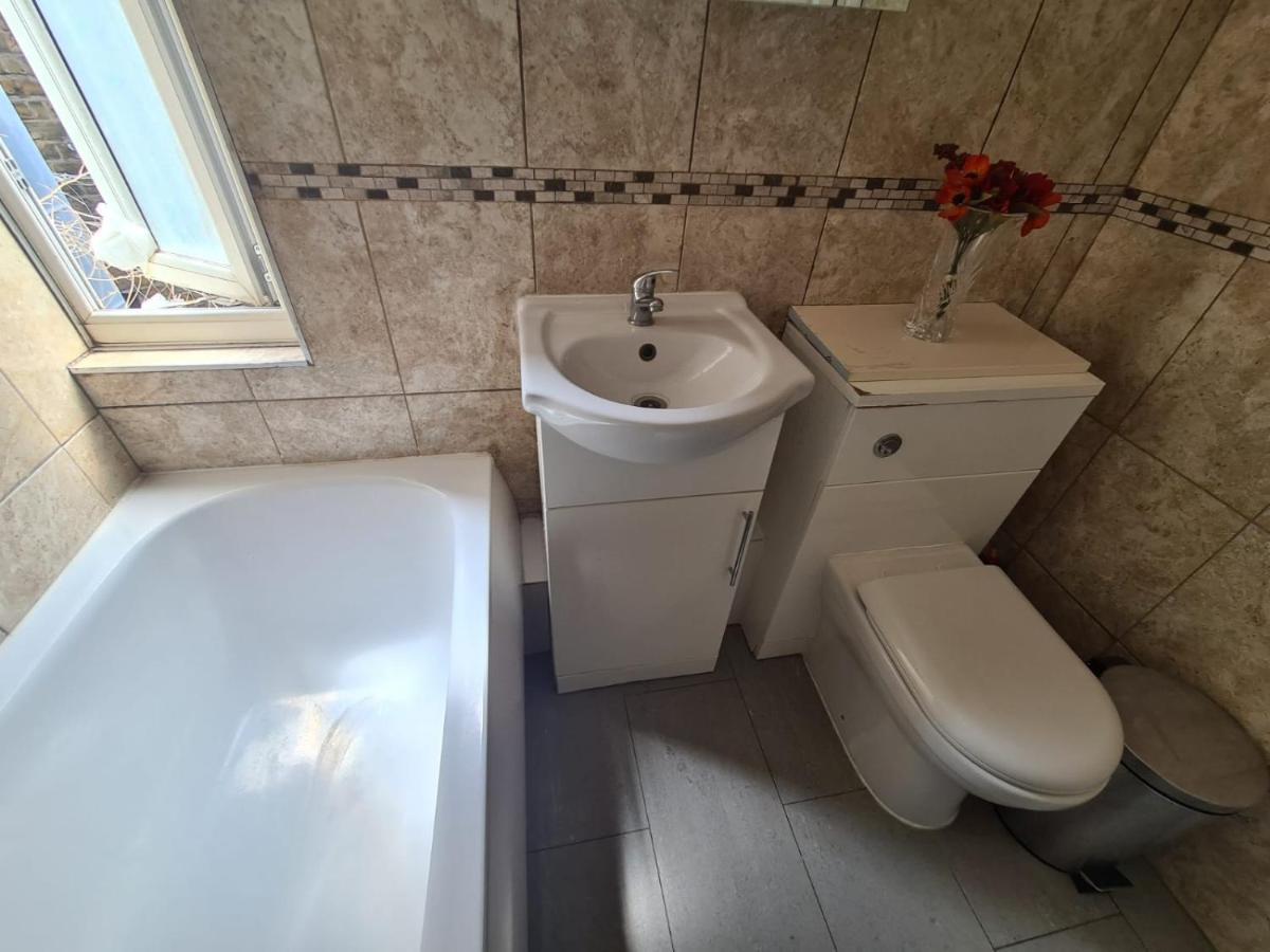 "Bright & Spacious" 3 Bedroom Flat By Kings Cross, St Pancras Station!!!!64 Лондон Экстерьер фото