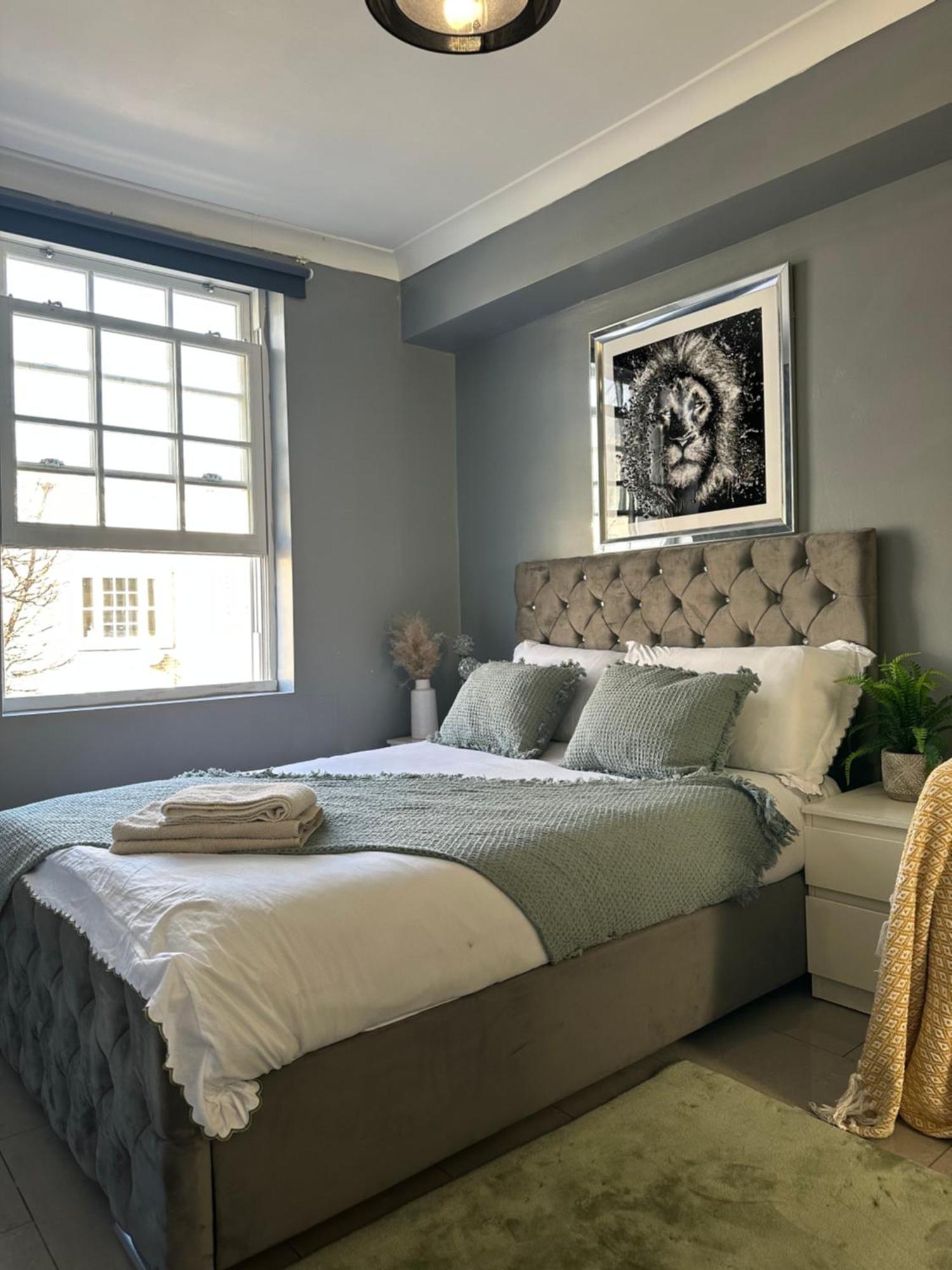 "Bright & Spacious" 3 Bedroom Flat By Kings Cross, St Pancras Station!!!!64 Лондон Экстерьер фото