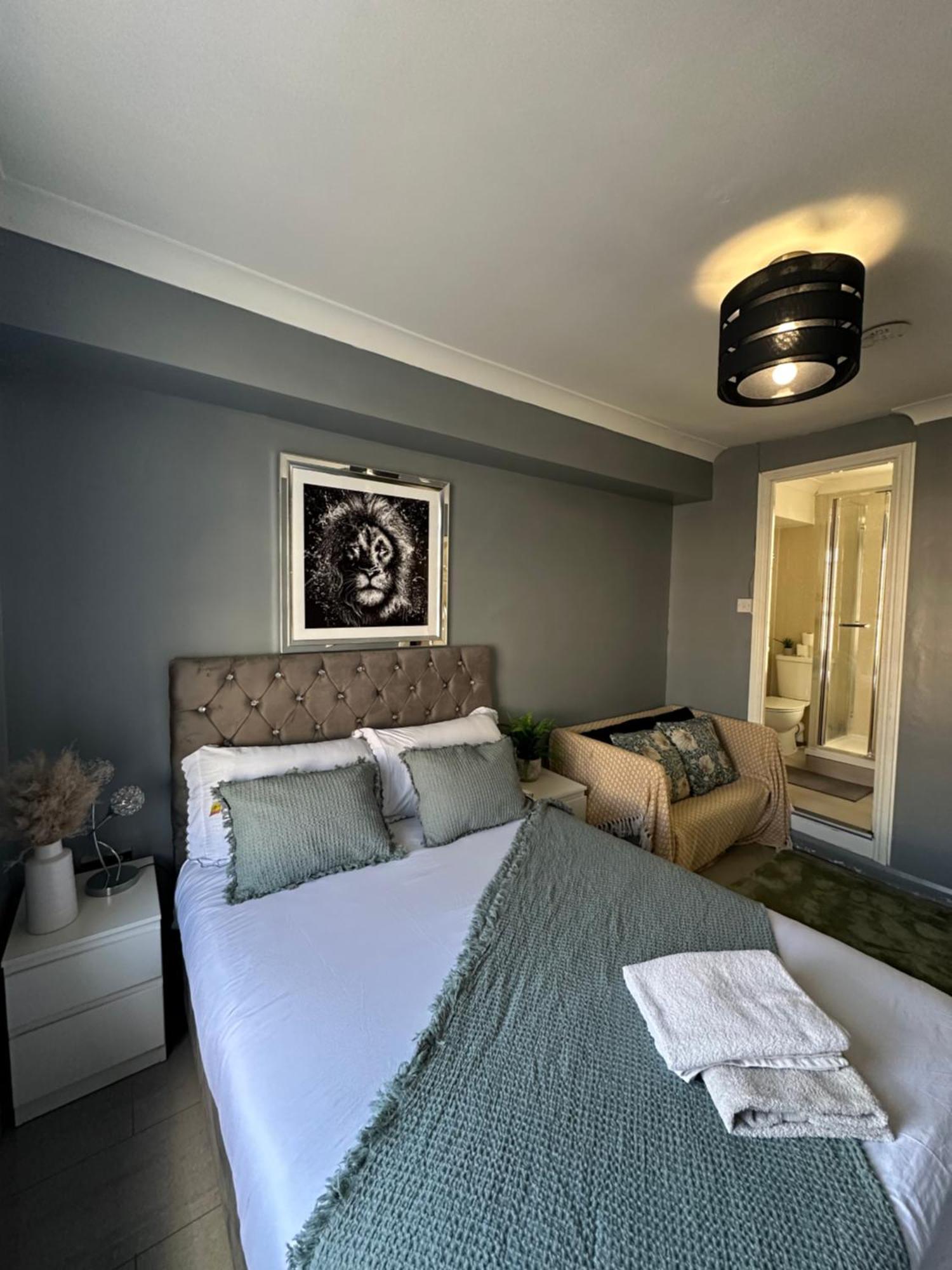 "Bright & Spacious" 3 Bedroom Flat By Kings Cross, St Pancras Station!!!!64 Лондон Экстерьер фото
