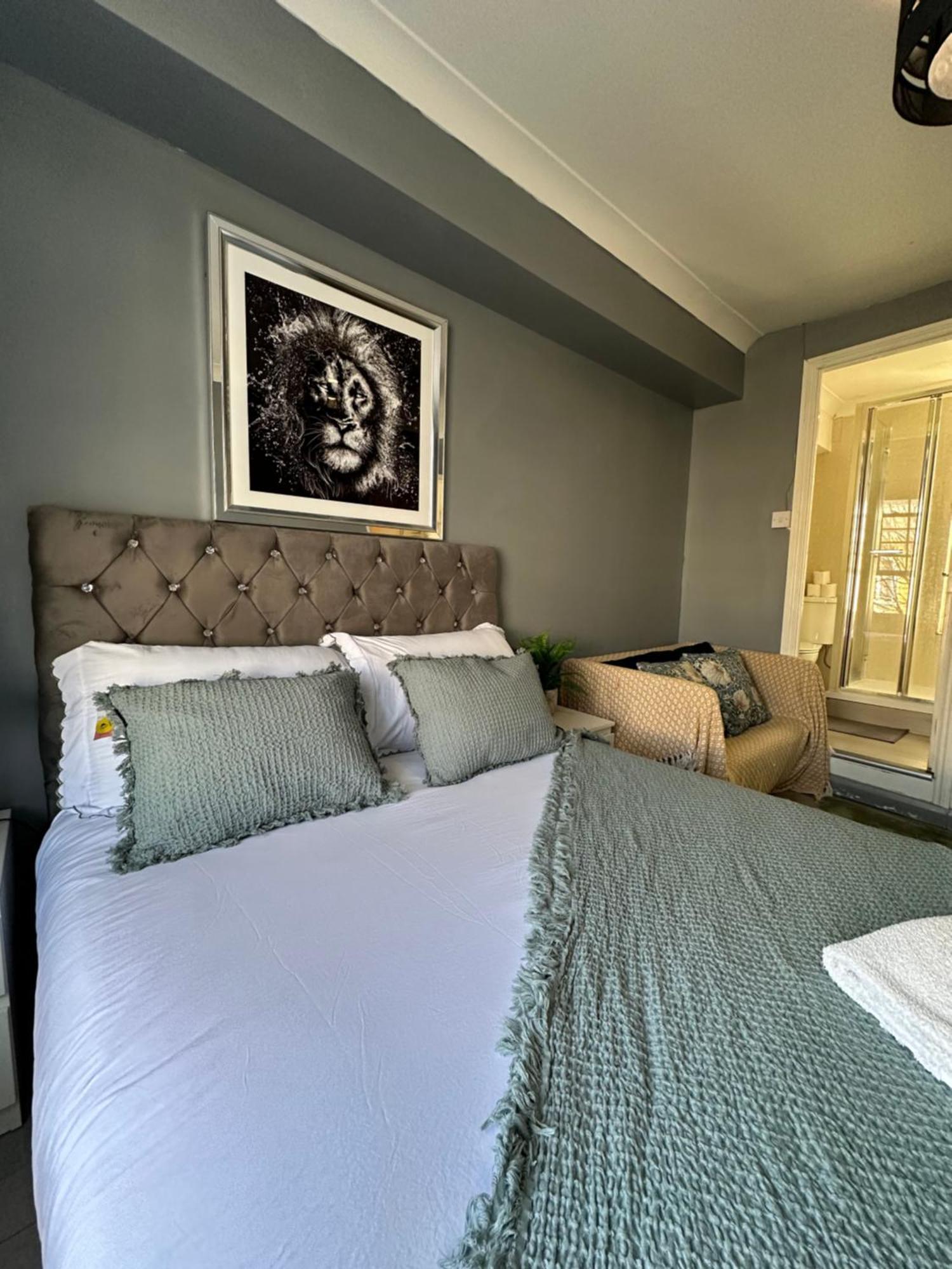 "Bright & Spacious" 3 Bedroom Flat By Kings Cross, St Pancras Station!!!!64 Лондон Экстерьер фото